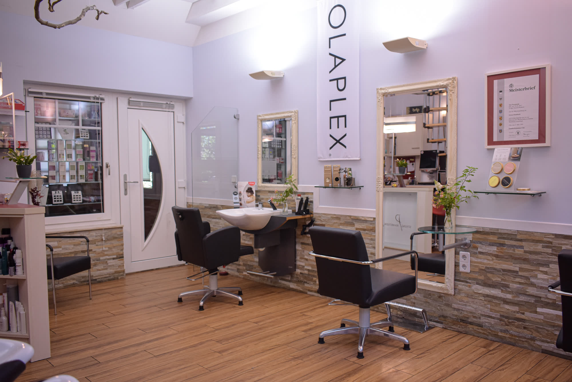 Blick in den Salon zum Eingang